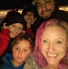 newer artist with 90s r&b vibes