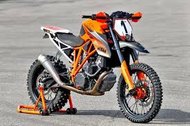 A Ktm 1290 Super Duke R Dirt Bike Ktm Dirt Bikes Ktm Enduro Motorcycle