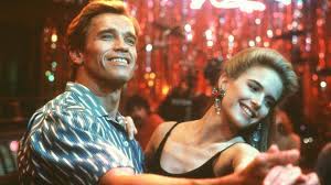 Die hauptrollen spielten arnold schwarzenegger und danny devito. Arnold Schwarzenegger Trauert Um Verstorbene Kelly Preston Promiflash De