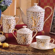 مزهرية فاخرة Recherche Google Ceramic Tableware Tableware Louise Vuitton