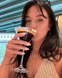 sorry i've been MIA! here's what happened recently 🩷 ♡went to chicago for  the first time ♡spoke in front of tiktok and mcdonalds ♡made some new  friends ♡the best pic I could