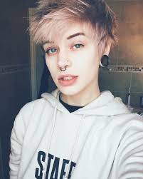 Androgynous Shorthair Boyish Pixie Tomboy Casual Beautiful Face Hoodie Earguages Nosering Pinkh Messy Hairstyles Short Hair Tomboy Androgynous Hair