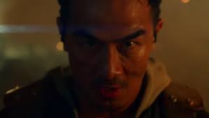 Here the user, along with other real gamers, will land on a desert island from the sky on parachutes and try to stay alive. Watch Joe Taslim Fight A Real Life Free Fire Battle Royale Nerdist