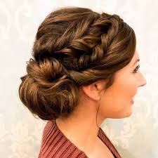 All face shapes with hair that is medium in texture and density will look best and style easiest into this hairstyle. 60 Popular Party Hairstyles That Are Easy To Style