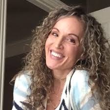 Amanda Hinds's Instagram, Twitter & Facebook