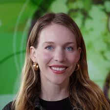 Dana Benoit's Instagram, Twitter & Facebook