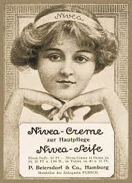Vor über 100 jahren haben wir mit der nivea creme die moderne hautpflege erfunden und wir hören nicht auf, aufs neue hochwirksame produkte zu entwickeln. Markengeschichte Nivea Beiersdorf