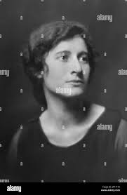 Sara strauss hi-res stock photography and images