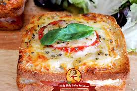 Croque Monsieur A L Italienne Petits Plats Entre Amis Put 6 Lavez Et Sechez 3 Aubergines Coupez Les Food Healthy Recipes Easy Snacks Croque Monsieur