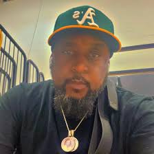 Does anyone wonder what the smell is like in Tudor times. What would it  smell like around Anne ?