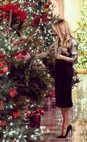 Flotus Melania Trump Shows Off The White House S Christmas Decorations On November 29 2020 In 2020