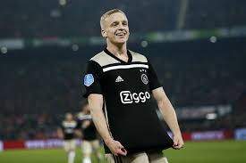 United semakin dekat untuk mendatangkan gelandang belanda tersebut setelah mencapai kesepatan harga di angka £40 juta. Van De Beek Provoceert Feyenoord Publiek Je Mag Best Iets Terugdoen