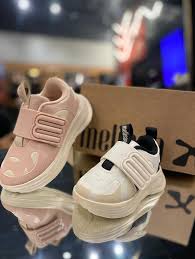 A Melissa Cozy Slide M-Lover || foge do tradicional, trazendo muito estilo  e informação de moda,