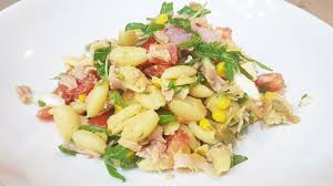 Nel frattempo tagliare la mozzarella santa lucia, il galbacotto e il galbanino a dadini. Insalata Di Pasta Fredda Sfiziosa Gustosa Ricetta Classica E Completa Foodvlogger Youtube
