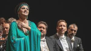 Die opernsängerin hat sich mit dem coronavirus infiziert, das wiederum eine lungenentzündung ausgelöst hat. Kritik Cileas Adriana Lecouvreur Konzertant Mit Anna Netrebko Uberwaltigung Durch Lautstarke Salzburger Festspiele Br Klassik Bayerischer Rundfunk