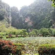 Taman rekreasi gunung lang terletak 5 kilometer dari bandaraya ipoh, adalah satu daripada beberapa gunung batu kapur yang banyak terdapat di negeri perak, khususnya di lembah kinta. Taman Rekreasi Gunung Lang Ipoh 2021 All You Need To Know Before You Go With Photos Ipoh Malaysia Tripadvisor