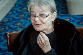 Mari törőcsik (born 23 november 1935) is a hungarian stage and film actress. Rettenetesen Faj Torocsik Mari A Mandinernek Mandiner