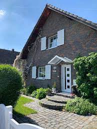 Hier finden sie immobilien vieler immobilienportale und durch die einfache & schnelle immobiliensuche mit intuitiven filtermöglichkeiten ist das ziel traumimmobilie zum greifen nah. Haus Kaufen In Bonn Holzlar 14 Aktuelle Angebote Im 1a Immobilienmarkt De