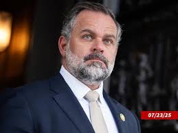 Billy Crystal re-creates 'When Harry Met Sally' look