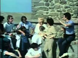 Fabrizio de andre' nasce a genova il 18 febbraio 1940. Fabrizio De Andre Dori Ghezzi La Ballata Dei De Andre Youtube