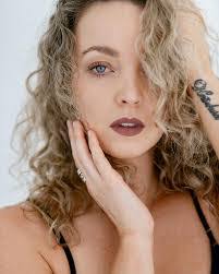 Emily Rowles's Instagram, Twitter & Facebook