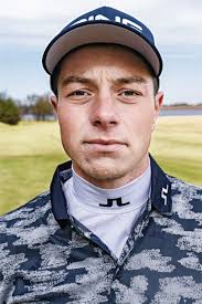 We take a look in his golf. Kronprinz Viktor Viktor Hovland Golfpunk
