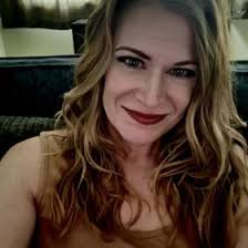 Mandi Bennett's Instagram, Twitter & Facebook