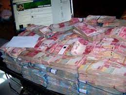 Pria melempar 1 juta rmb pada mantan pacarnya saat bertengkar di rumah sakit pada mei 2018, juga dijelaskan tentang hal yang sama. Pin Di Automotive