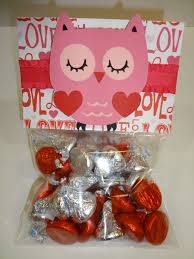 Looking for a quick and easy valentine's day treats for the classroom or neighborhood friends? Pin On Winter Valentine S Crafts And Ideas