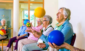 La batería de juegos recreativos aplicada contribuyo al mejoramiento de la salud física y de las relaciones interpersonales de los abuelos de estos círculos. El Arte De La Recreacion Recreando Al Adulto Mayor
