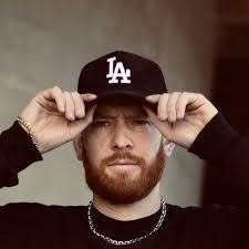 Mike Mac's Instagram, Twitter & Facebook