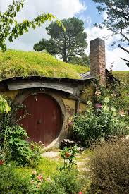 With so many of you in. How To Build A Hobbit House Diy Projects Craft Ideas How To S For Home Decor With Videos Hobbit Houses Diy Hobbit House Diy House Projects