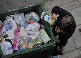 Αποτέλεσμα εικόνας για ψαχνοντας στα σκουπιδια