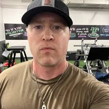 Nick Ellington (@Ellingtonnnn)