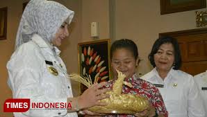 May 31, 2021 · kendicool dan kacamata tuna netra karya anak smp juarai krenova sragen 2021 solopos.com, sragen — produk tempat minuman yang terbuat dari gerabah dengan sebutan kendicool buatan siswa smpn 2 gemolong, sragen, terpilih menjadi solopos.com Terampil Bikin Anyaman Nadia Wakili Jatim Ke Fls2n Times Indonesia