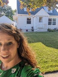 Jen Roth's Instagram, Twitter & Facebook