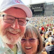 The Buffer app seems to work ok for crossposting