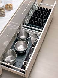 I Cassetti E I Cestoni Possono Essere Attrezzati Con Una Vasta Gamma Di Accessori Disponibili In Varie Finiture Dall Organizzazione Cucina Cucine Cassettiere