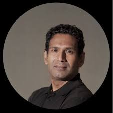 🫢My most embarrassing moment as a founder happened in 2014, right in front  of hundreds of founders and investors.