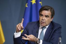 Για σύμπλευση και ολοκληρωμένη προσέγγιση στη μετανάστευση έκανε λόγο ο μαργαρίτης σχοινάς στην παρουσίαση του νέου σχεδίου για τη μετανάστευση και το άσυλο. Ygeiawatch 8etikos Ston Korwnoio O Margariths Sxoinas