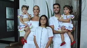 Regarder des films en streaming complet sur votre smart tv, console de jeu, pc, mac, smartphone, tablette et bien plus. Ivete Sangalo Posta Videos Das Filhas Gemeas E Seguidores Se Derretem Lindas Istoe Independente