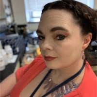 Laura Munn's Instagram, Twitter & Facebook