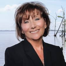 Denise Roddy's Instagram, Twitter & Facebook