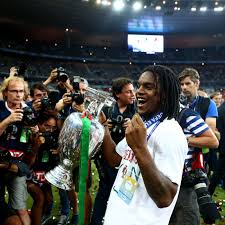 Portrait de la révélation de l'euro 2016 : Renato Sanches Wins Uefa Euro 2016 Young Player Of The Tournament Award Bavarian Football Works