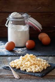 Omis Selbstgemachte Spatzle Nach Suddeutscher Tradition Emmikochteinfach Rezept Selbstgemachte Spatzle Spatzle Lecker Schmecker Rezepte