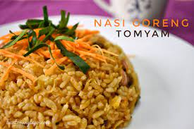 Tukang masak kerjanya enteng, bangun pagi masak nasi goreng enteng ke? Nasi Goreng Tomyam Buat Orang Lapo