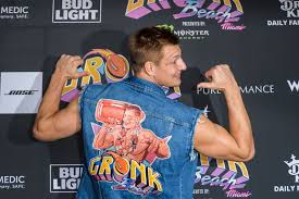 The official fan page of tampa bay buccaneers te, rob gronkowski. Rob Gronkowski Is Bulking Up Ahead Of His Return To The Nfl