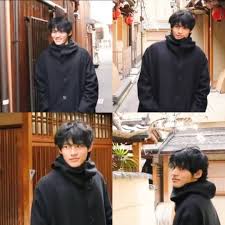 画像に含まれている可能性があるもの 4人 立ってる 複数の人 表情 女優 顔