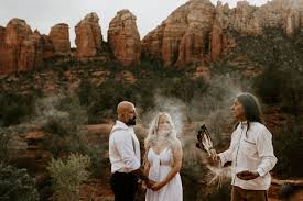 Love This Unique And Traditional Native American Wedding Ceremony For This Elopemen Native American Wedding Native American Wedding Traditions American Wedding