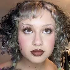 Hazel Hollis's Instagram, Twitter & Facebook